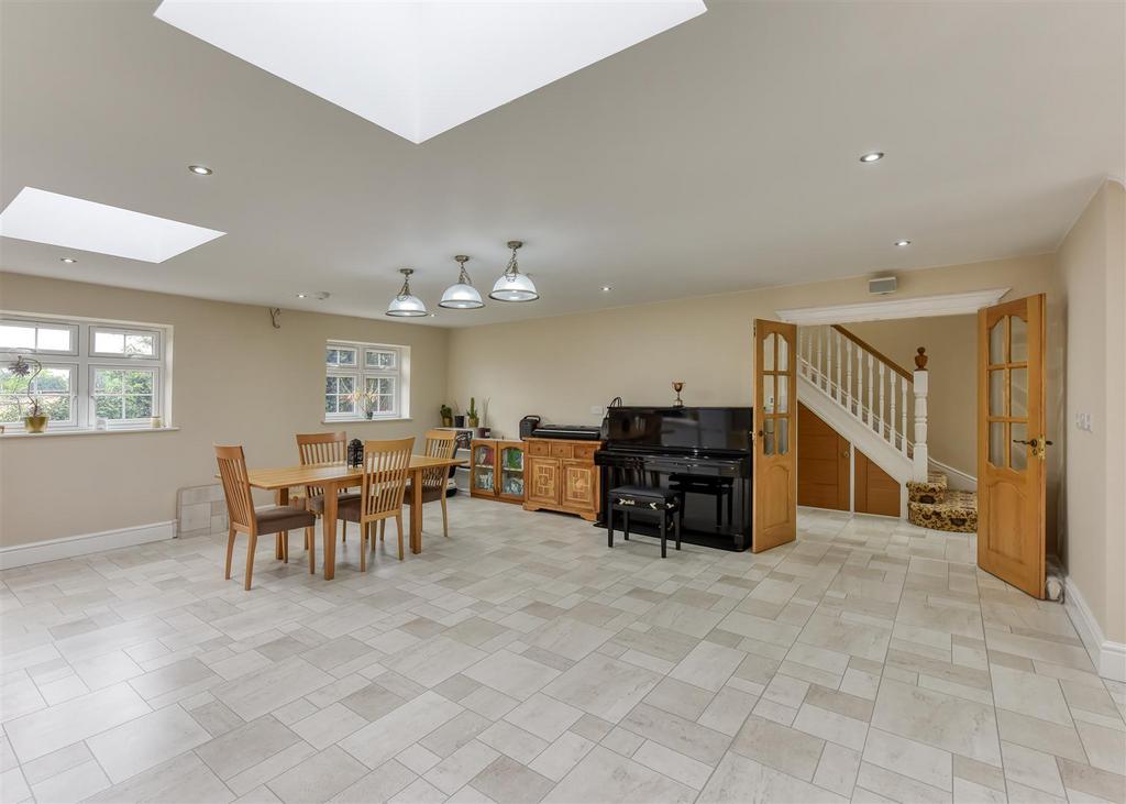 The Cottage-family2.jpg