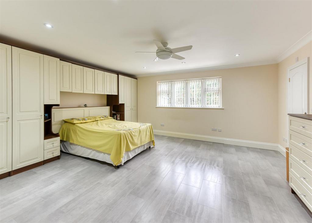 The Cottage-bed2.jpg