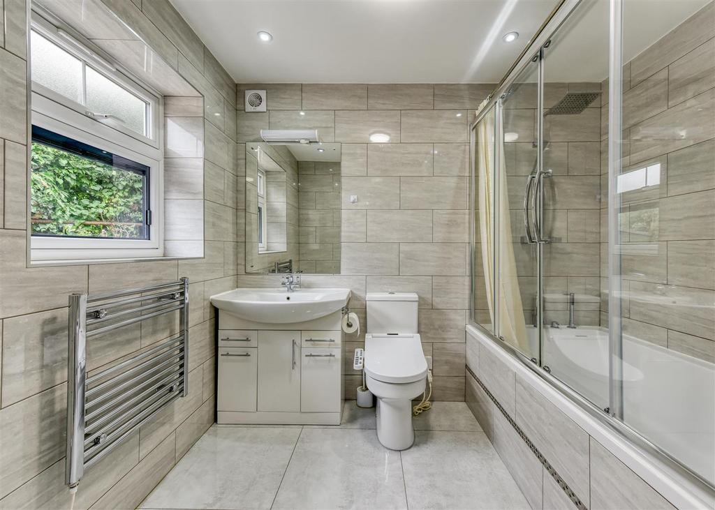 The Cottage-bed2 ensuite.jpg