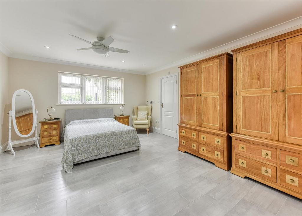 The Cottage-bed3.jpg