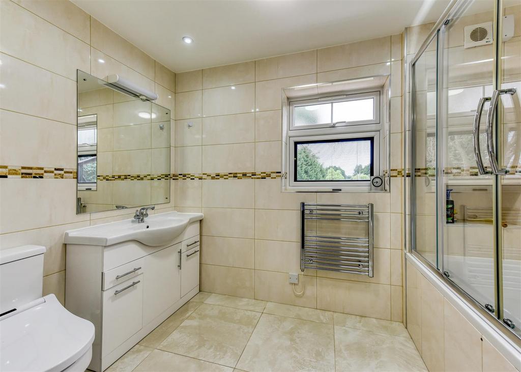The Cottage-bed3 ensuite.jpg
