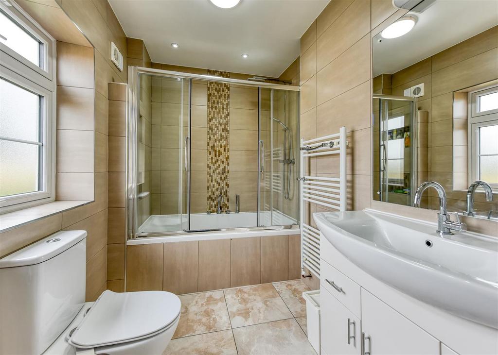 The Cottage-bed4 ensuite.jpg
