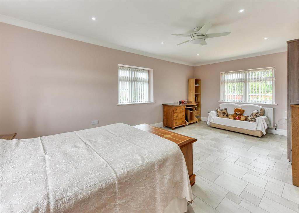 The Cottage-bed5b.jpg