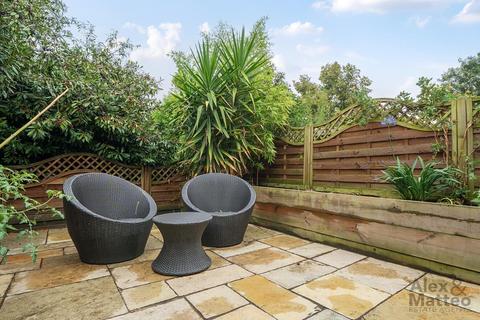 39 Tarragon Close, London, SE14 6DL
