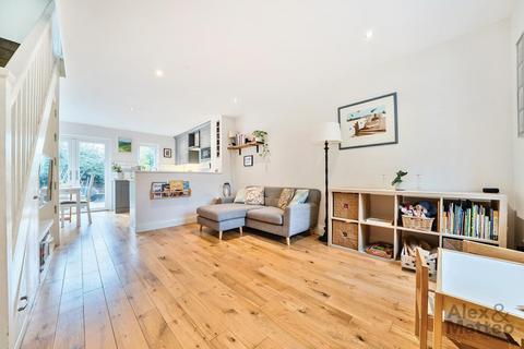 39 Tarragon Close, London, SE14 6DL