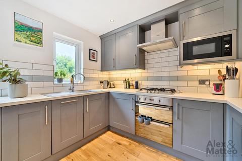 39 Tarragon Close, London, SE14 6DL