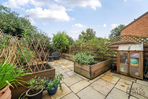 39 Tarragon Close, London, SE14 6DL