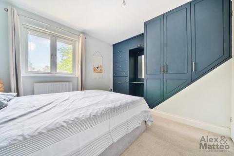39 Tarragon Close, London, SE14 6DL