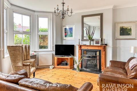 undefined, Walton Road, West Molesey KT8