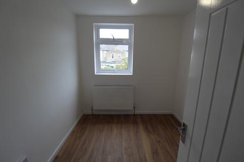 3 bedroom terraced house to rent, Latimer Avenue, London, E6