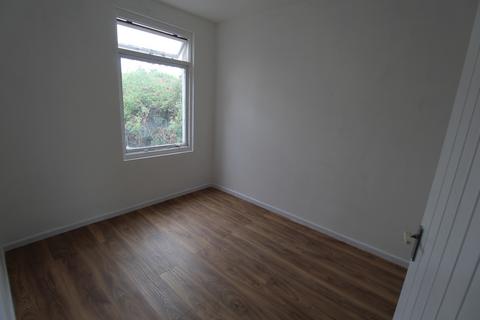 3 bedroom terraced house to rent, Latimer Avenue, London, E6