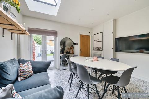 3 bedroom terraced house for sale, Shaftesbury Road, Romford