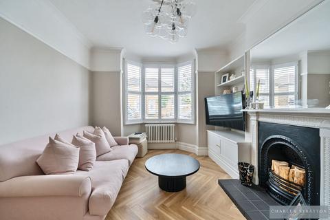 3 bedroom terraced house for sale, Shaftesbury Road, Romford