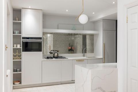 3 bedroom flat to rent, Strathmore Gardens, Kensington, London