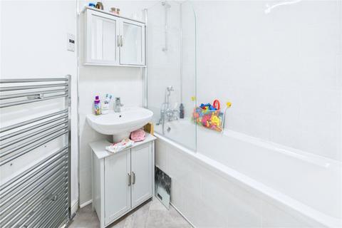 11 Carver Close, Stratton St Margaret, Swindon, SN3 4GJ