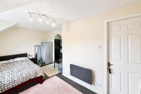 undefined, Hatton Road, Bedfont TW14