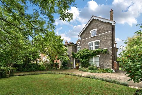 3 bedroom apartment for sale, Court Road, London