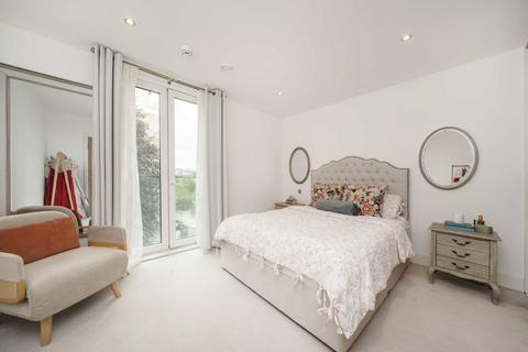 1 bedroom flat for sale, Chiswick High Road, London W4