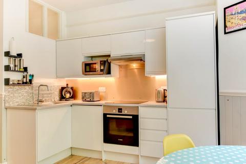 2 bedroom flat to rent, Second Avenue, Hove