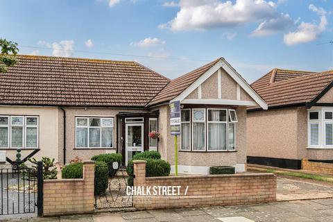 2 bedroom semi-detached bungalow for sale, Mansfield Gardens, Hornchurch, RM12