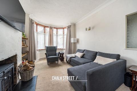 2 bedroom semi-detached bungalow for sale, Mansfield Gardens, Hornchurch, RM12