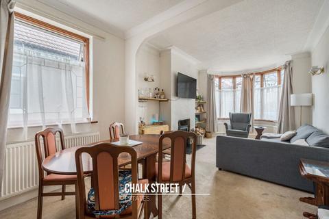 2 bedroom semi-detached bungalow for sale, Mansfield Gardens, Hornchurch, RM12