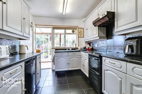 3 bedroom semi-detached house for sale, Shrubland Court, Clacton-On-Sea