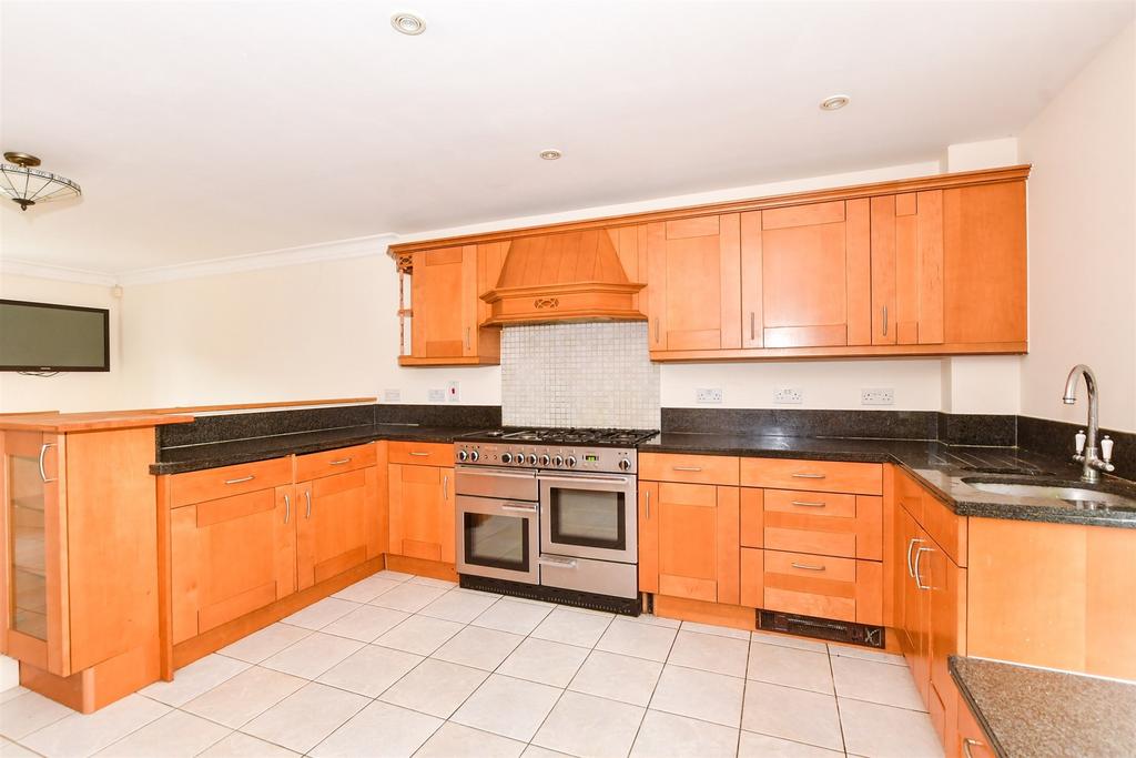 Kitchen/ Breakfast Room