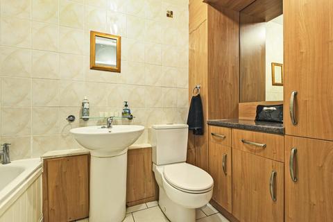 2 bedroom flat to rent, Woodland Road, London, SE19