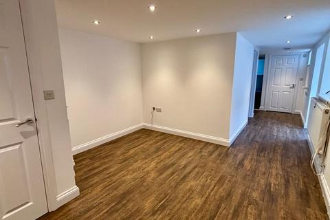 2 bedroom flat to rent, French Street, Teignmouth, TQ14