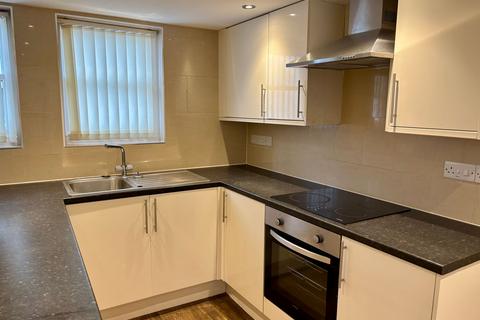 2 bedroom flat to rent, French Street, Teignmouth, TQ14