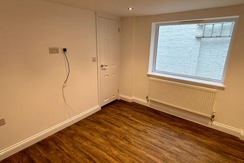 2 bedroom flat to rent, French Street, Teignmouth, TQ14