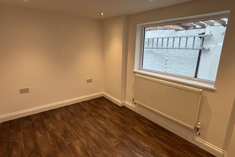 2 bedroom flat to rent, French Street, Teignmouth, TQ14