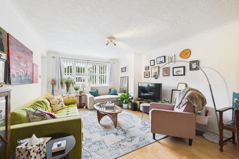 2 bedroom flat to rent, Regents Court, 58 Albemarle Road, Beckenham, Kent, BR3