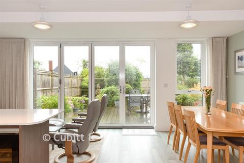 4 bedroom semi-detached house for sale, Eastfield Road, Redhill, Surrey
