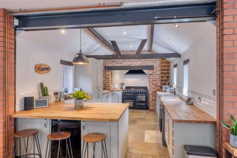 4 bedroom detached house for sale, Birmingham Road, Marlbrook, B61