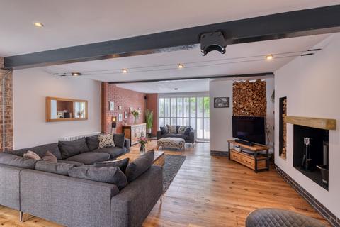 4 bedroom detached house for sale, Birmingham Road, Marlbrook, B61