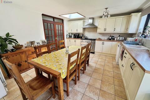 4 bedroom end of terrace house for sale, High Street, Heol-y-cyw, Bridgend County. CF35 6HR