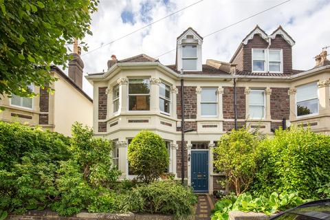 5 bedroom semi-detached house for sale
