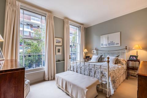 17 Alderney Street, London, SW1V 4ES