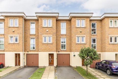 Greenview Drive, Raynes Park SW20