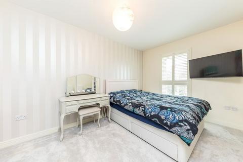 43 Greenview Drive, Raynes Park, London, SW20 9DS