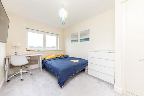 43 Greenview Drive, Raynes Park, London, SW20 9DS