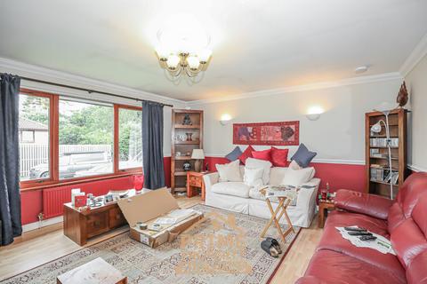 19 Grahams Avenue, Lochwinnoch, PA12 4EG