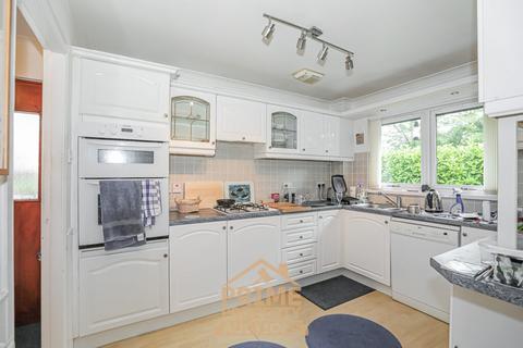 19 Grahams Avenue, Lochwinnoch, PA12 4EG