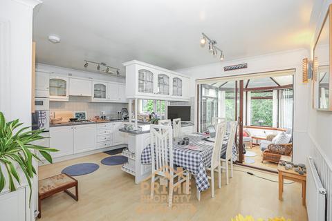19 Grahams Avenue, Lochwinnoch, PA12 4EG