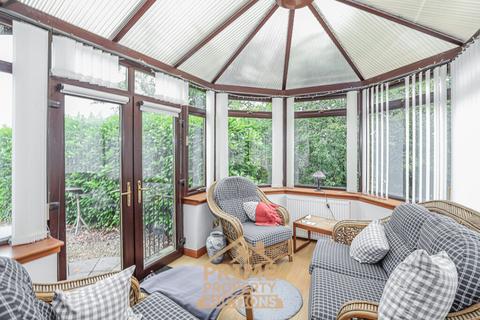 19 Grahams Avenue, Lochwinnoch, PA12 4EG
