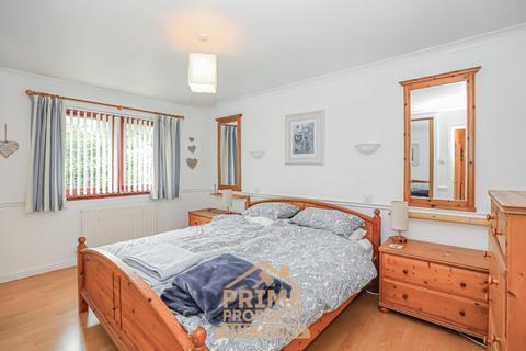 19 Grahams Avenue, Lochwinnoch, PA12 4EG