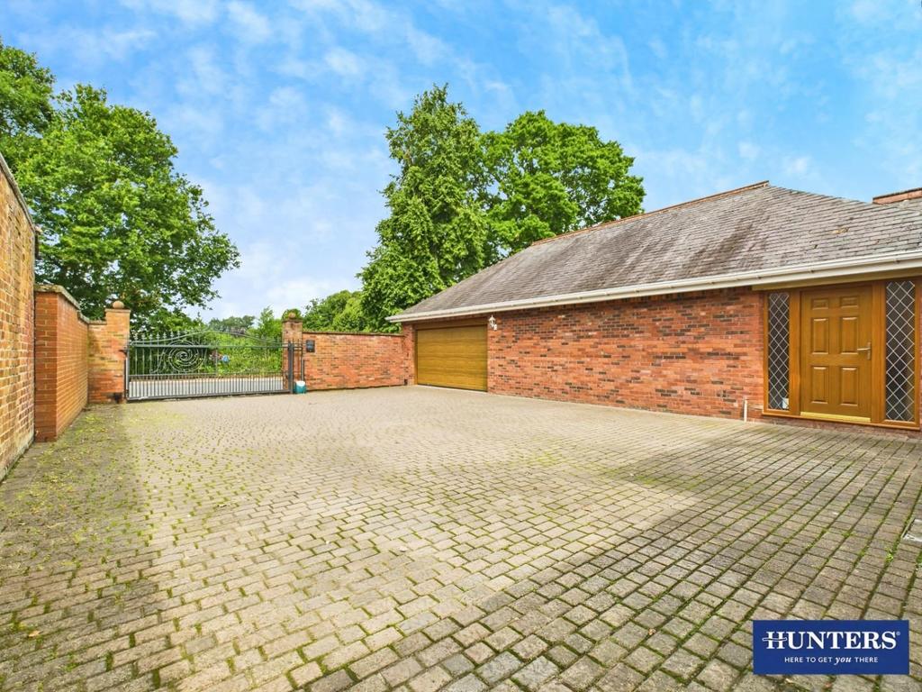 Driveway/Parking