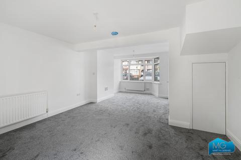 2 bedroom terraced house to rent, Chatsworth Drive, Enfield, EN1